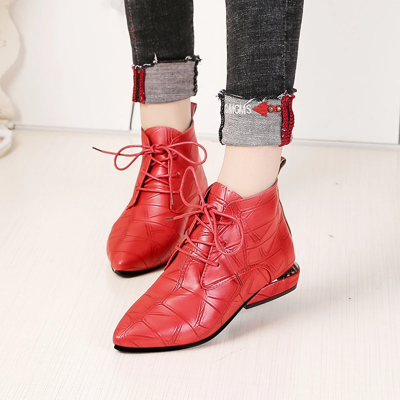 Модные женские ботинки; повседневная кожаная Осенняя обувь на низком каблуке; женские ботильоны с острым носком на резиновой подошве; цвет черный, красный; zapatos mujer