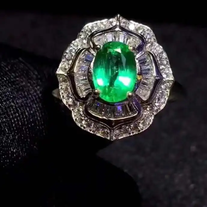 

Natural Colombian Emerald Set, Gold Mosaic Quality, High Cleanliness, Size 5 *7mm, 925 Silver Seiko