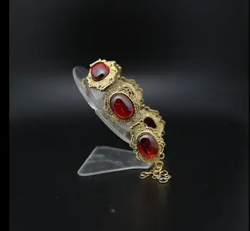 

The natural red zircon Blue Zircon inlaid egg Bracelet hand on atmospheric Wenwan jewelry styles of men and women