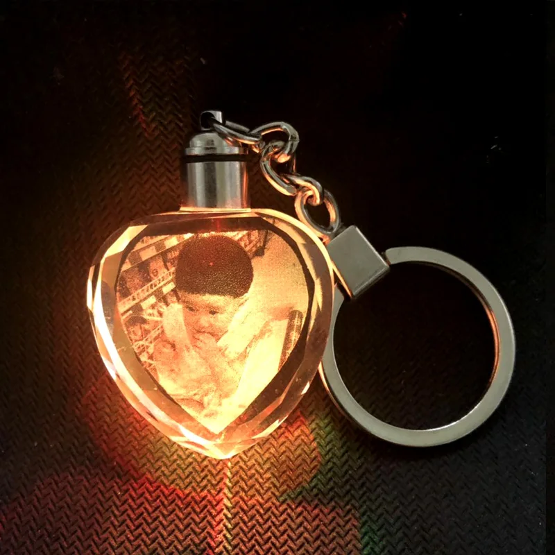

k9 Customized Heart Shaped Crystal Photo Album With Changing Colors LED Lighting Laser Engraved Picture Keychain Souvenir Gifts