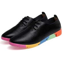 Красивая новинка; сезон осень-весна; женские кожаные туфли на плоской подошве; белые туфли с острым носком на мягкой подошве для отдыха; разноцветная женская обувь на плоской подошве