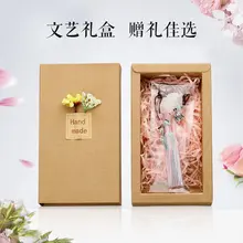 Винтажная закладка с бахромой может использоваться в качестве подарка на день рождения для бесплатной покупки