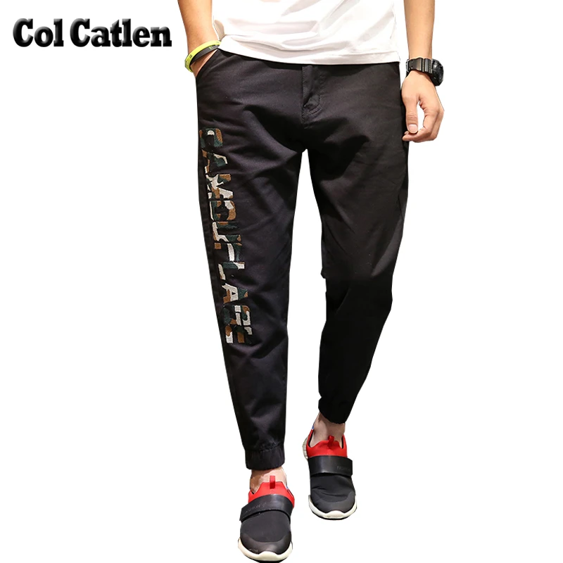 calças largas pretas