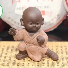 Чайная фигурка для набора Кунг Фу Ча Молодой монах в боевой стойке(розовая одежда