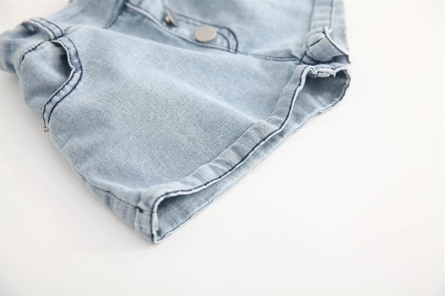 WLG/летние джинсовые шорты для мальчиков и девочек детские повседневные шорты с тремя пуговицами Детские универсальные брюки