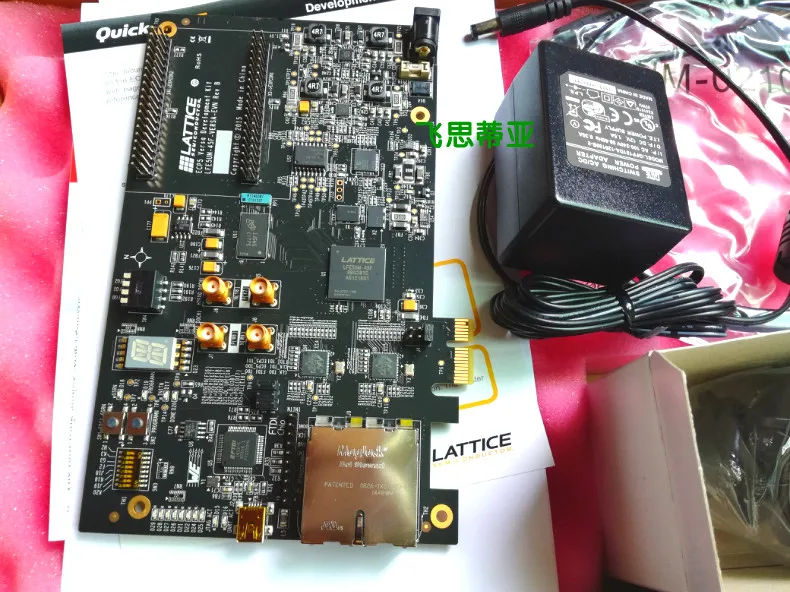 Для точечного LFE5UM-45F-VERSA-EVN решетки FPGA развитию ECP5 Versa оценки |