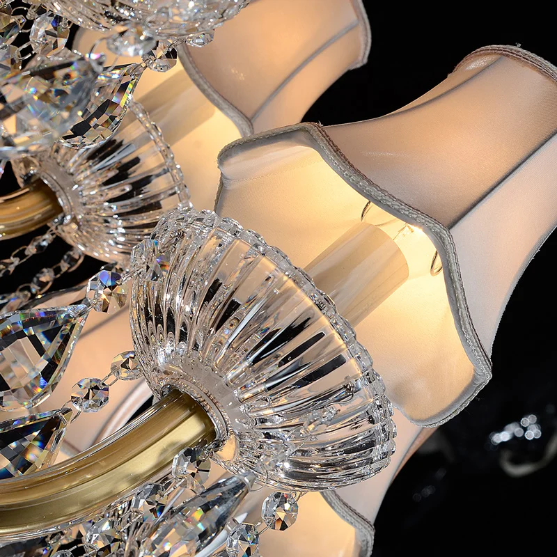 Рисунок 3 - Современные большие люстры для фойе