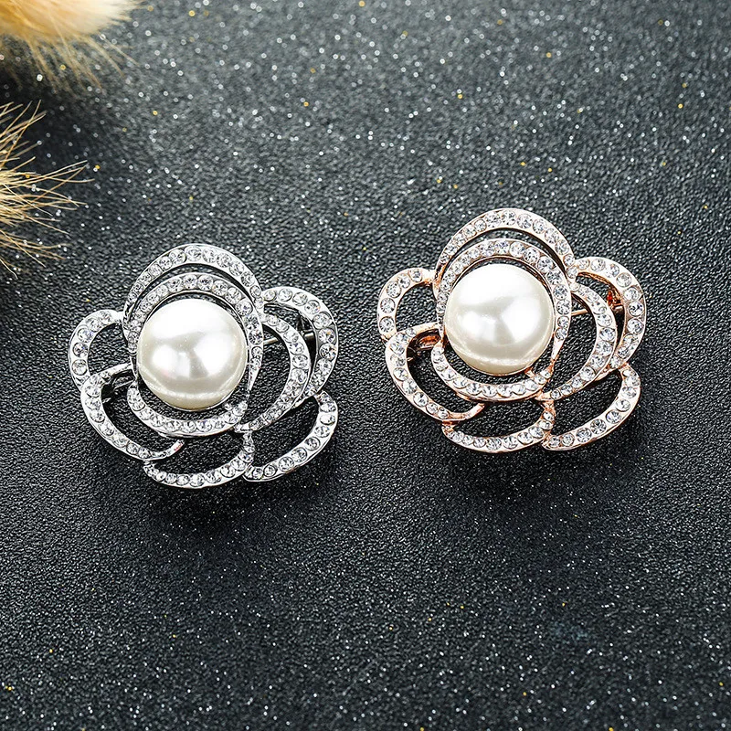 

Metal Brooch Pins Rhinestone Hollow Rose Flower Brooch Rose Flower Broches for Women Party Wedding Banquet Flower Brooches Gifts