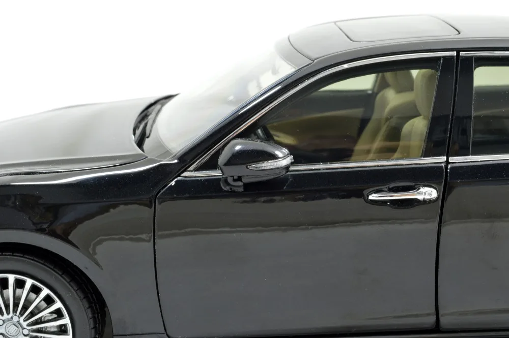 Toyota_Crown_2015_BK_03