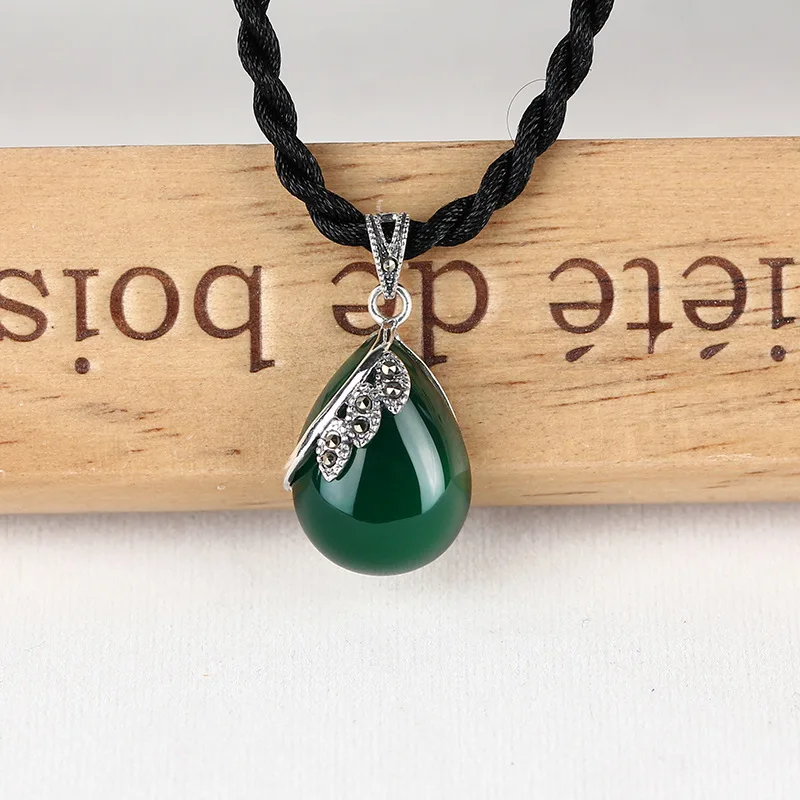 

2018 Popsocket Chakra Taiyin Fashionable Temperament Female Necklace Chalcedony Small Hanging Jewelry Wholesale Express Sales