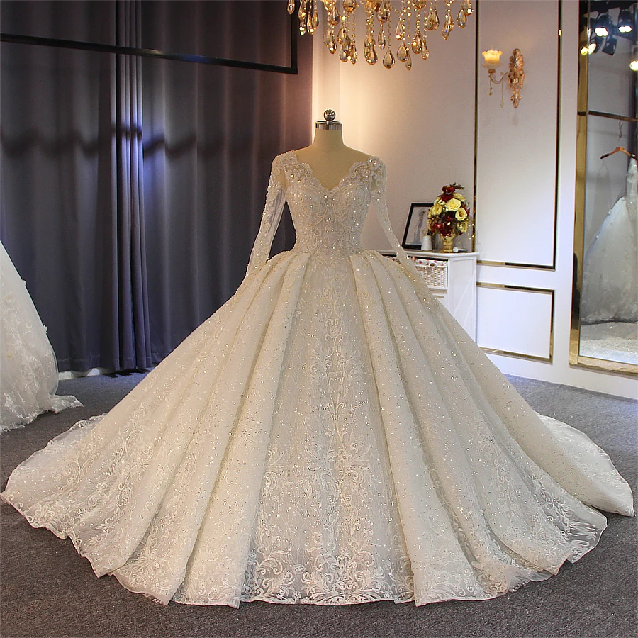 

dress and veil help customer to pay