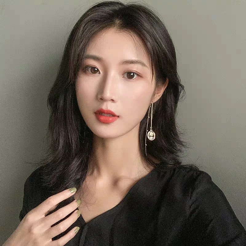 

Retro metal human head coin earrings female 2019 new tidal net long Tassel pendant personality simple ear ornaments