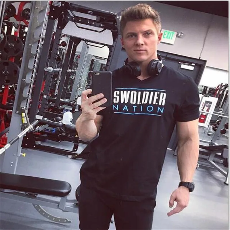 Camiseta de verano de moda con cuello en V de moda de algodón Fitness estilo Camiseta de culturismo blanco, gris, negro Camiseta de verano de moda con cuello en V de moda de algodón Fitness estilo Camiseta de culturismo blanco, gris, negro