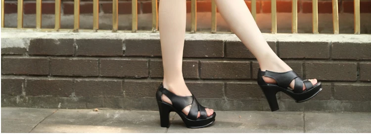 Женские босоножки из натуральной кожи; Босоножки на платформе и толстом высоком каблуке; черные сандалии в римском стиле; женская летняя обувь; Размеры 35-40; E569