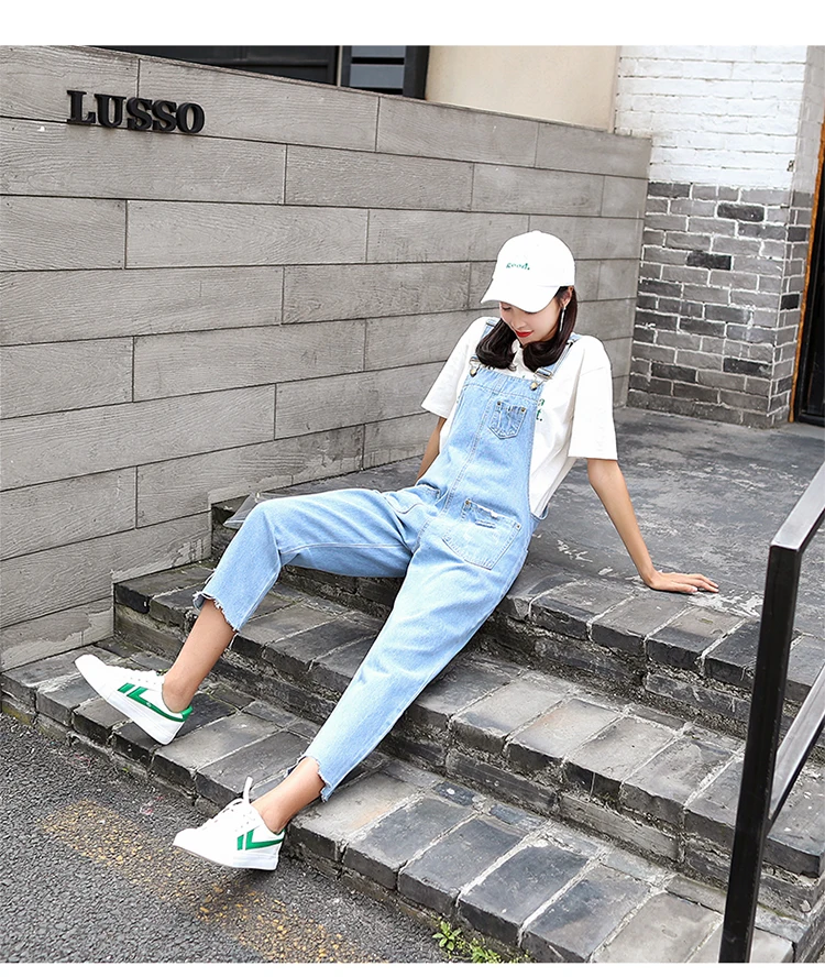 Stylish suspender jeans. College style, casual denim pants. (37)