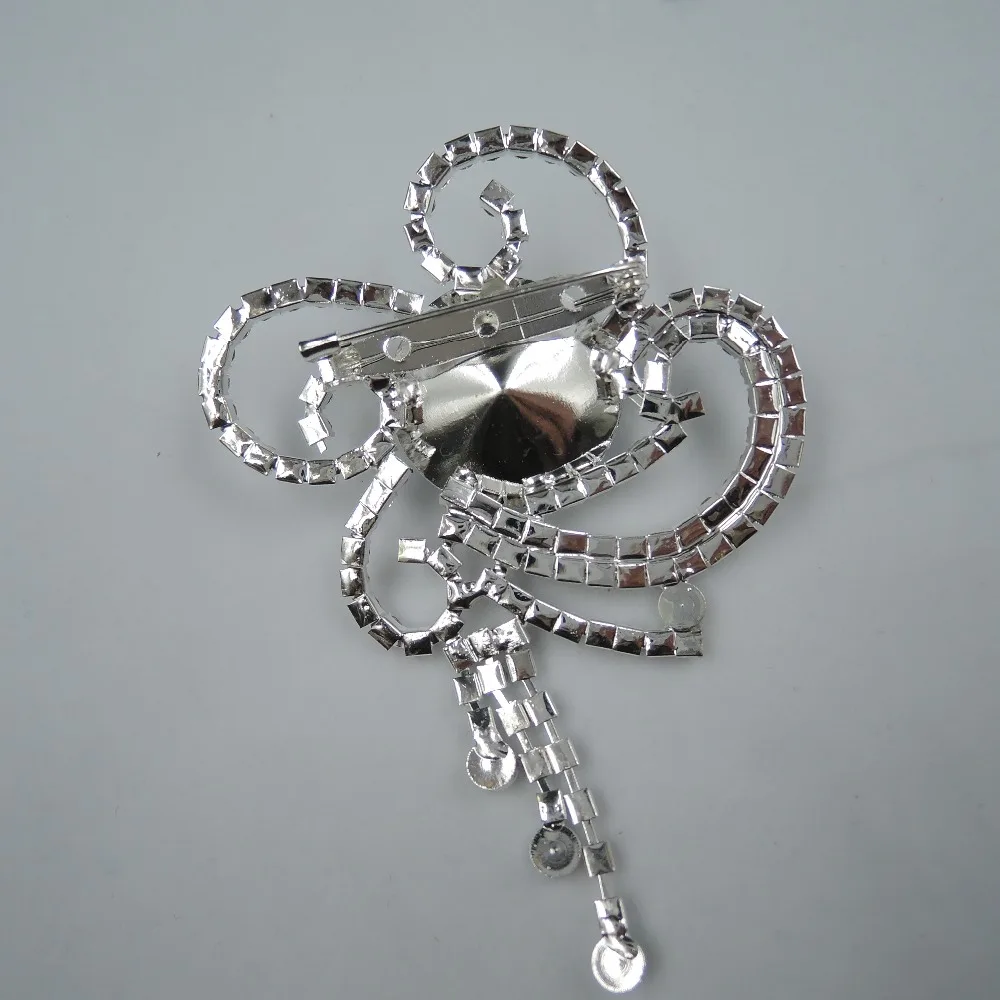 

top new fashion brooch made of metal and crystals for women