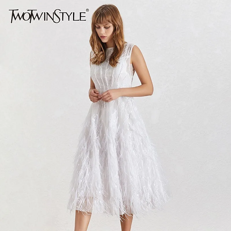 

TWOTWINSTYLE 2019 Fashion New Party Dress Women O Neck Sleeveless Feathers Backless Slim Solid Ball Gown Dresses Female Summer