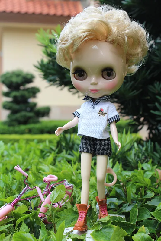 

Blygirl Light gold short hair Blyth doll nude doll 40BL3012 ordinary DIY doll body joints 7 to change their own makeup