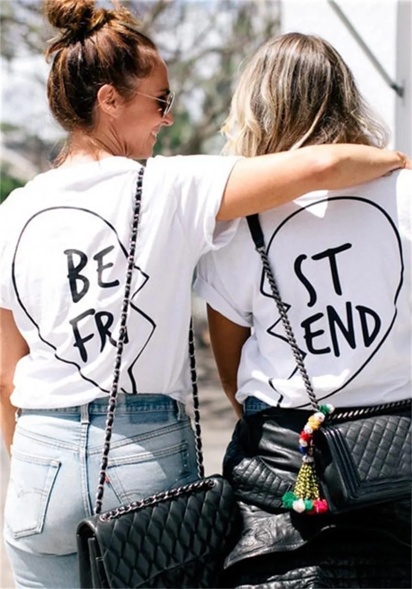 Best friends pictures. Одинаковые футболки для подруг. Подруги. Лучшие подруги. Подруги картинки.