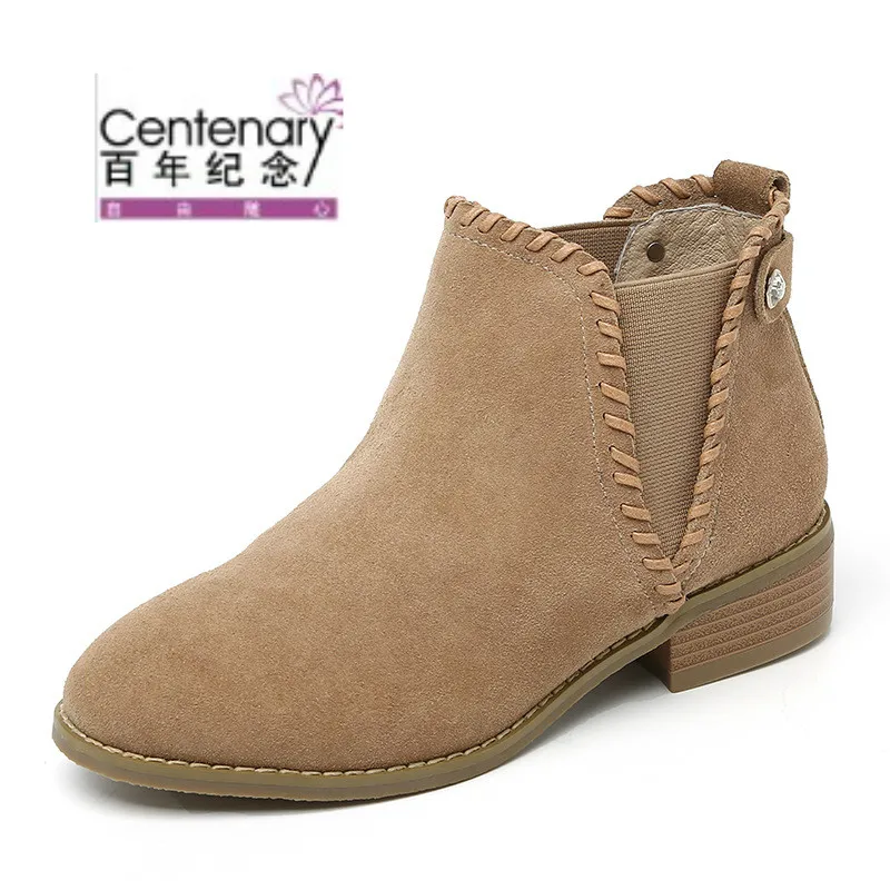 

2017 women in autumn and winter with Martin boots and Chelsea boots