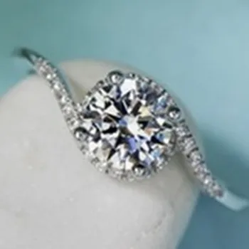 

Courteous Gift 0.8Ct Round Cut Diamonds Female Ring Solid 925 Sterling Silver White Gold Color Jewelry