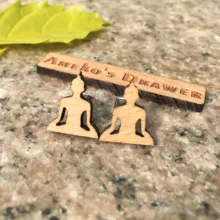 Лазерная резка Будды из массива дерева ручной работы буддизм Стад индийский символ деревянные серьги X 1 пара