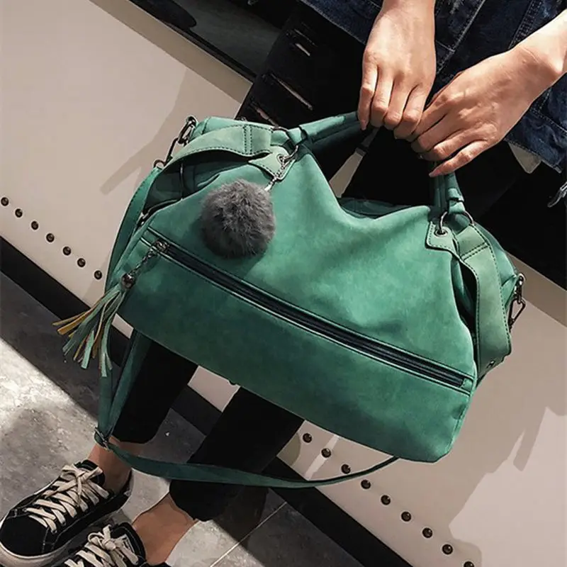 

2018 new large-capacity travel portable Boston handbag fashion hair ball tassel shoulder diagonal large bag.