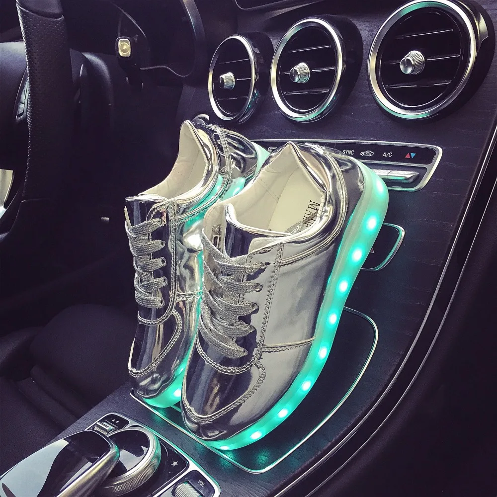 

Wholesale big kids boys girls lights up LED luminous shoes Bright silver Colorful sole casual children neon sneakers TQ6078