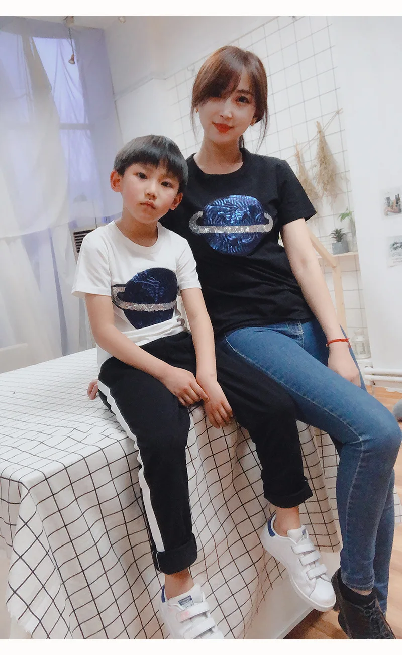 Семья футболка Oufits лето мультфильм планета пайетки Одежда для детей и родителей футболки для грудничков одежда из хлопка топы семейная
