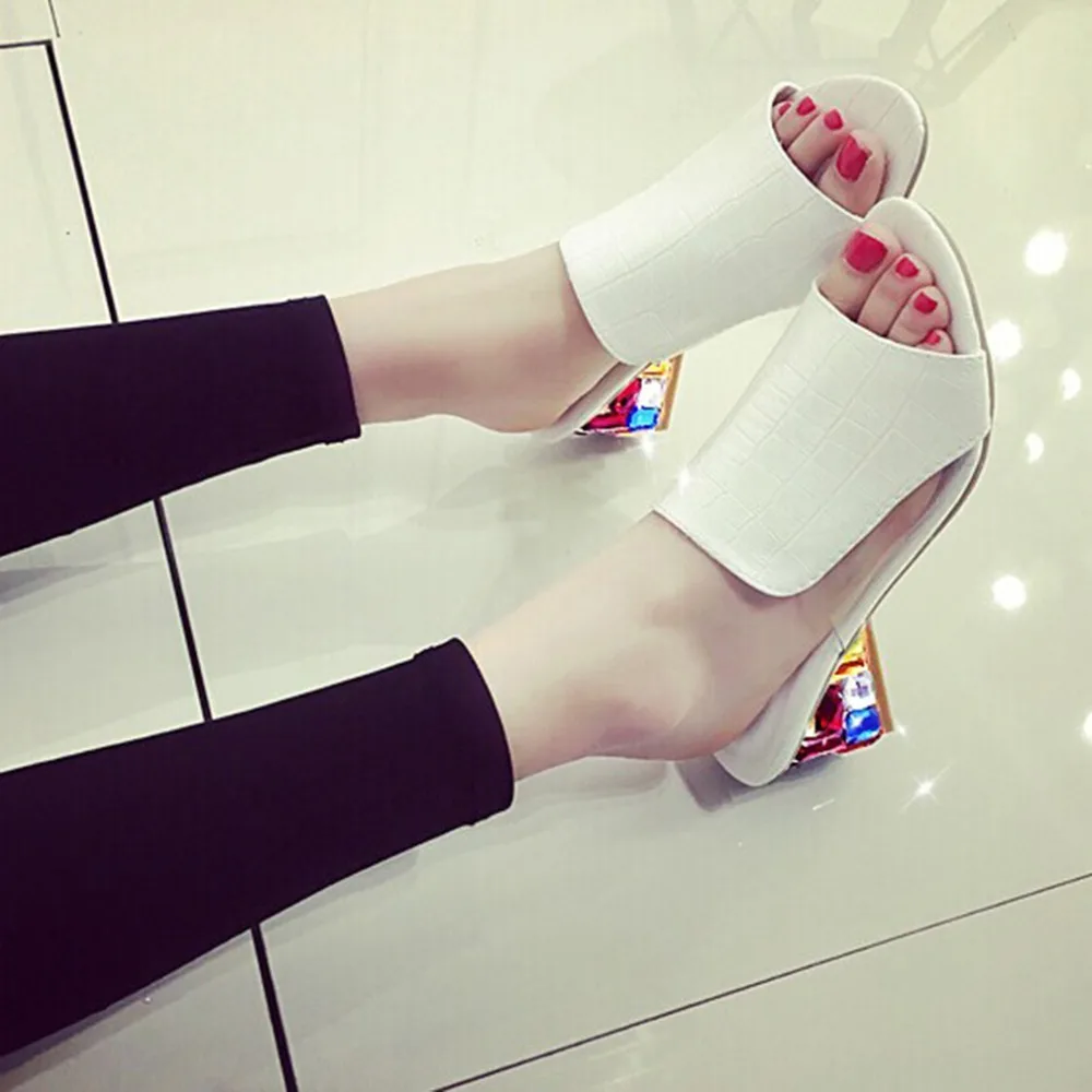 الأزياء حجر الراين الصنادل النساء النعال رئيس الأسماك الماس ساحات الصيف الصنادل سميكة عالية الكعب الصنادل الإناث الأحذية