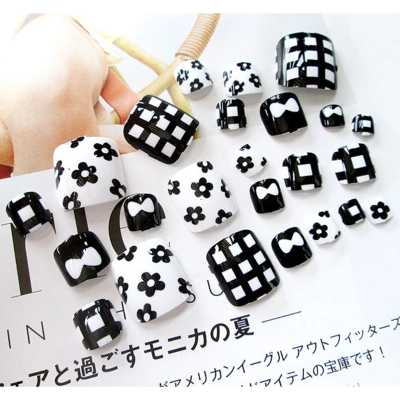 

24Pcs / Set Black White False Fake Artificial Toe Nails Tips Toe Nail Art Tools J30