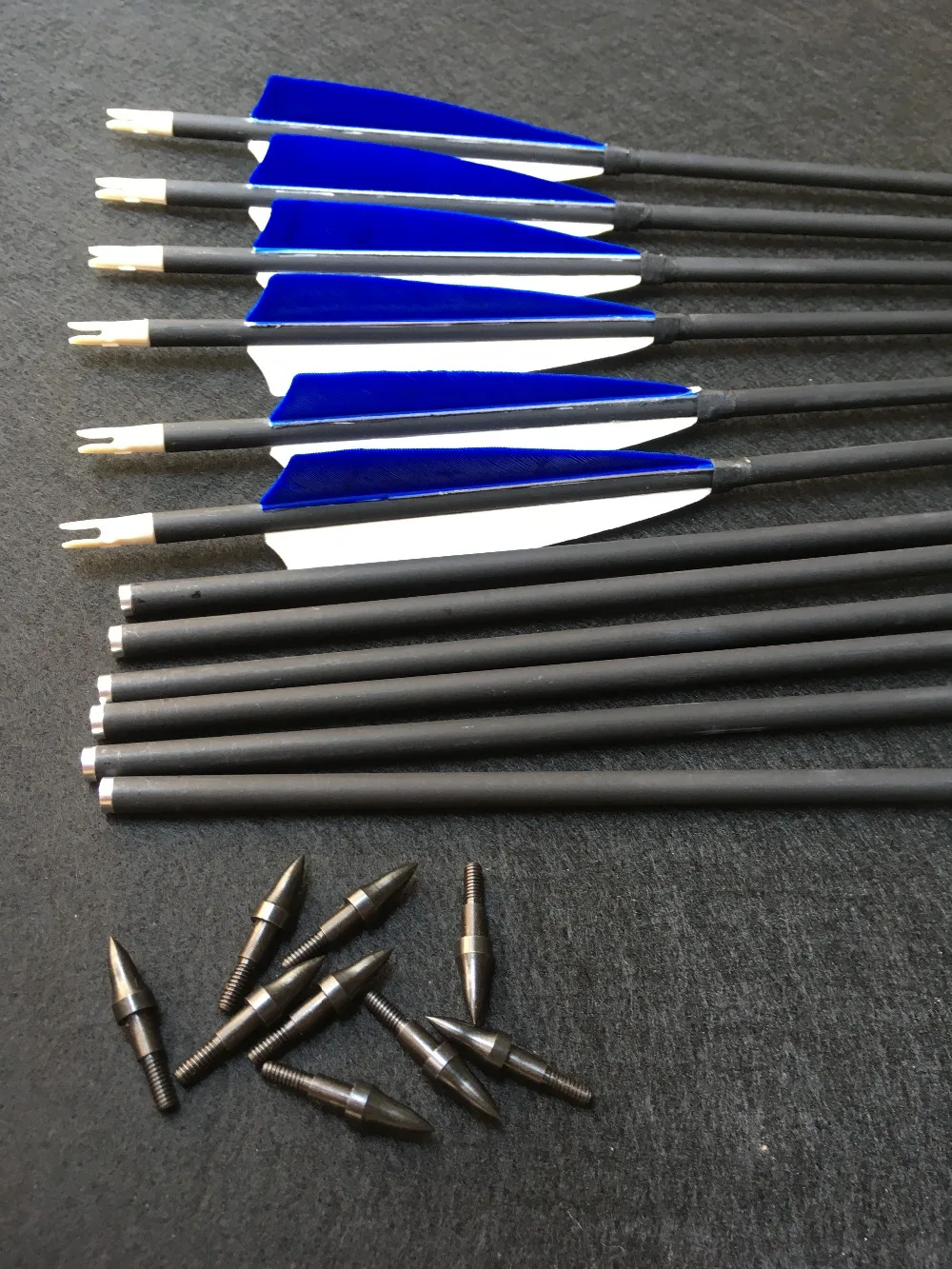

12pcs 32inch blue and white shield carbon arrow plastic white tips for recurve bow shooting hunting lovers