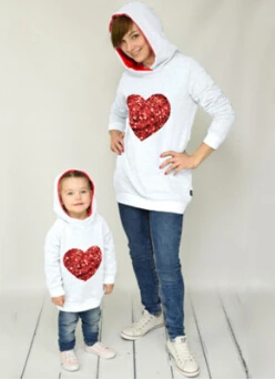 Brand New Family Matching Clothes Women Baby Kids Girls Hoodies Sweatshirts Long Sleeves Heart-Shaped Sequin Hooded Sweater - Цвет: Белый