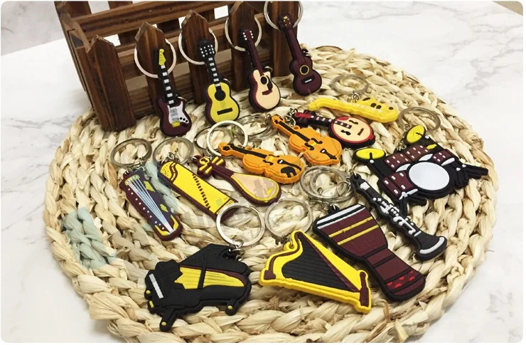 

Creative Musical Instrument Keychains Violin Keyring Pendant Fine Folk Guitar Ukulele Violin Guzheng Key Holder Hanging Gift