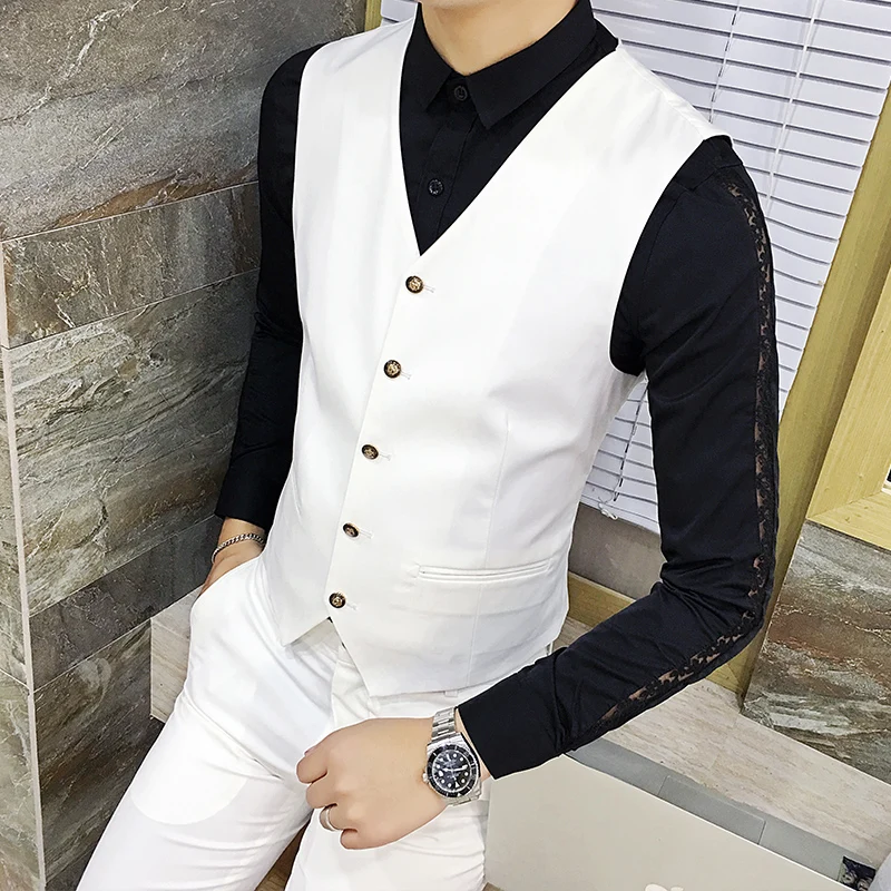 Белая рубашка белые брюки жилетка. Белая жилетка мужская. Жилет мужской костюмный. Белая мужская жилетка классическая
