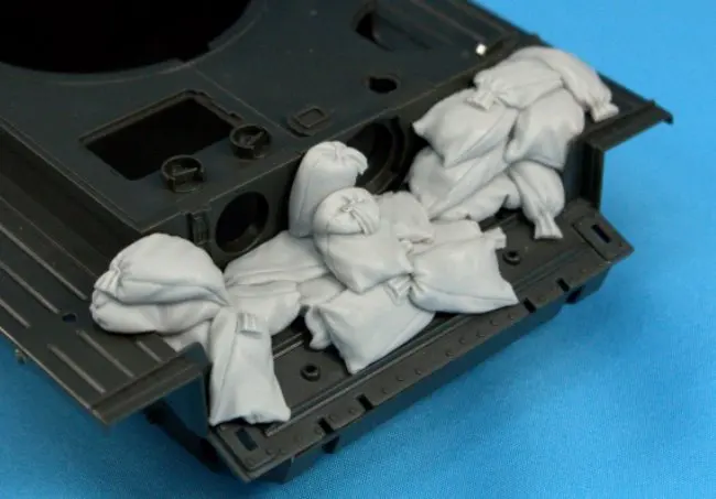 

1/35 Scale Military WW2 Tank Armored Vehicle Accessory Package Miniatures WWII Unpainted Resin Model Kit Figure Free Shipping
