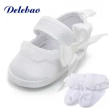 Delebao/белые Крестильные/Крестильные детские туфли уникальные торжественные церемонии+ носки для крещения для новорожденных