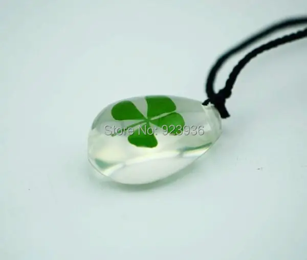 50pcs Unisex Gift REAL Green four leaf clover Lucid Drop Mini Style Pendant |