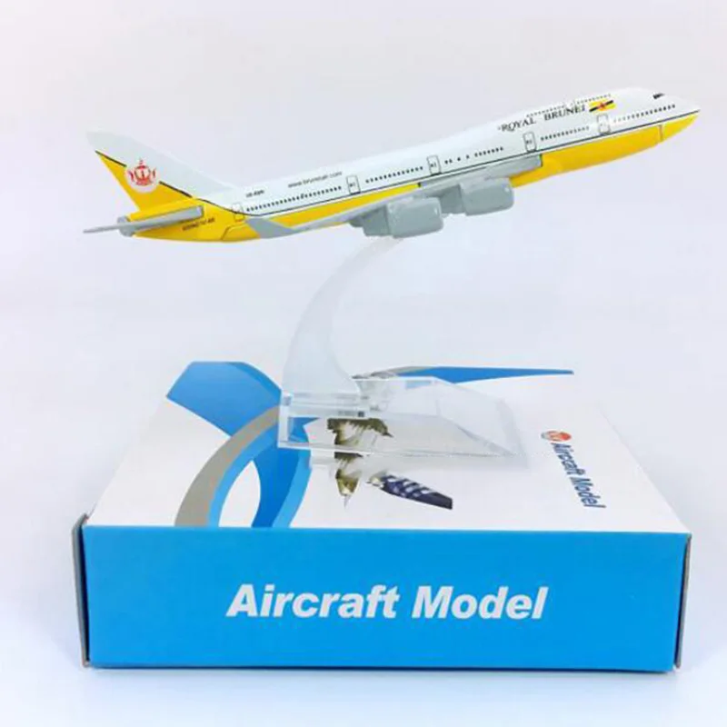 Модель самолета 16 см модель Боинг B747 400 масштаб 1:400 база авиакомпании Королевский