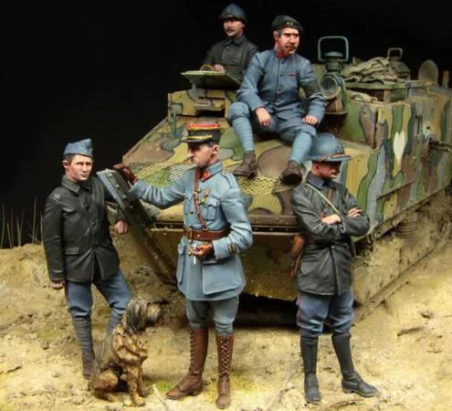 

1/35 Resin Figure French Tank Soldiers 5pcs/set (no tank) Model Kits