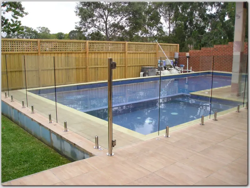 frameless-glass-pool-fence-using-spigots-dw2