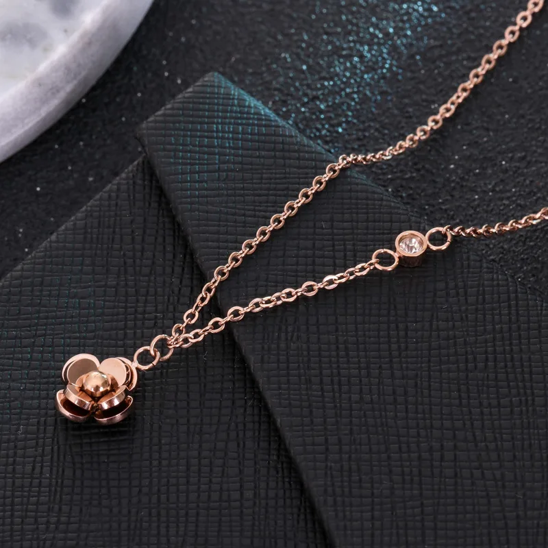 

Classic Design Titanium steel Flower shape Pendant Necklace , High Quality pendant Necklace with crystal For Women,nice gift