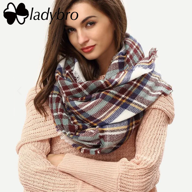 шерстяной шарф. стильный шарф. шарф в клетку женский. шарф широкий женский. клетчатый шарф.