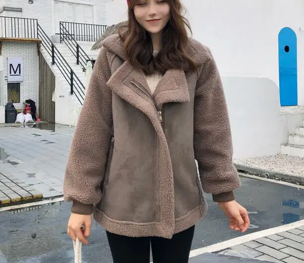 Женская замшевая куртка на зиму новые корейские свободные толстые байкерские пальто с мехом ягненка AS092403 - Цвет: Коричневый