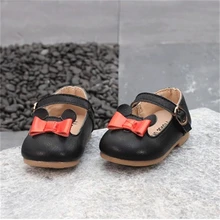 Новинка; сезон весна-осень; маленькие туфли с бантом для мальчиков и девочек; повседневная кожаная обувь для малышей; обувь на мягкой подошве