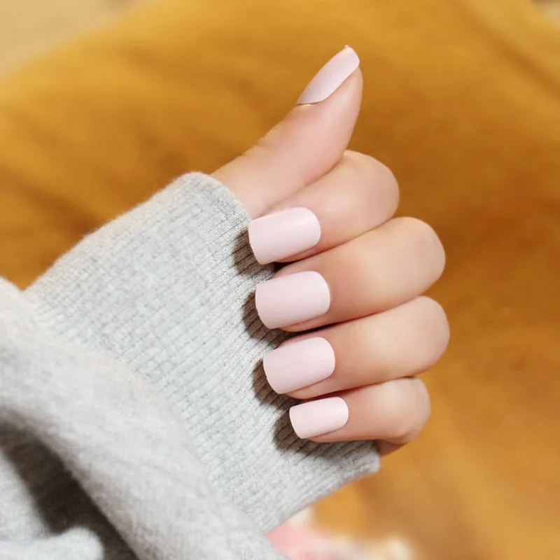 PVADCOL 24 pcs/ensemble Faux Ongles Blanc Noir Mat Court Pleine Couverture Faux Ongles Conseils