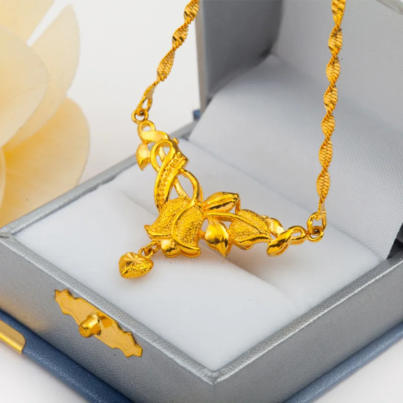 

New Trending Bright Big Flower Necklace Pendants Women Plated Gold Womens Necklaces For Ladies Luxury And Elegant Jewelry Gifts