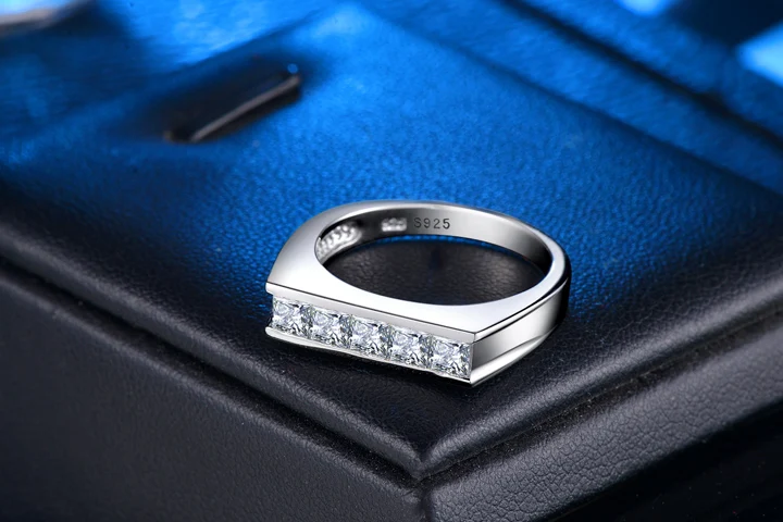 R3334 ring 722