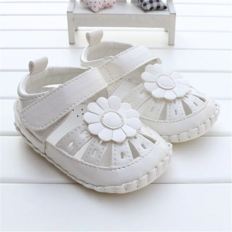 Лето ; милые сандалии для девочек; цвет белый, мягкая подошва, детские дети бантом сердце-образный полые кожаные туфли в стиле «Принцесса» на возраст от 0 до 18 месяцев