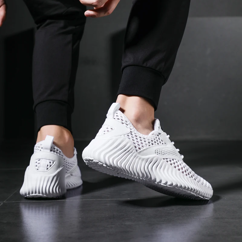 Новая пара обуви размер 36-47 взрослые мужские кроссовки летние дышащие унисекс уличные спортивные туфли супер легкие сетчатые кроссовки